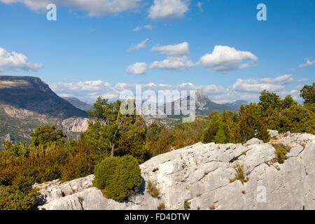 Nördlich von den Voralpen du Castillane mit Mont Robion Mitte-rechts gesehen von der Gorge du Verdon anzeigen Stockfoto