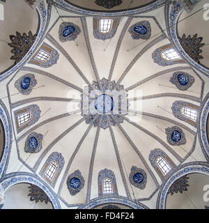 Gewölbte Decke der ehemaligen orthodoxen Kirche der kleinen Hagia Sophia, Istanbul, Türkei. Stockfoto