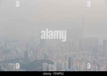 Starke Luftverschmutzung in Hongkong verdeckt die Aussicht von der Spitze von Beacon Hill Stockfoto