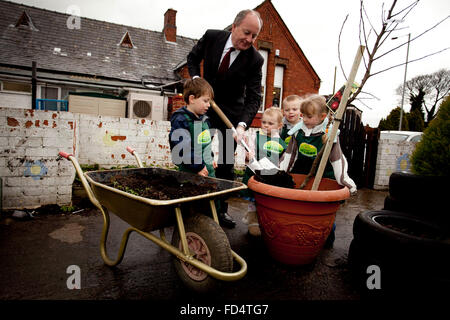 MP Shaun Woodward besucht Eccleston Park Kindergarten, Prescot Stockfoto