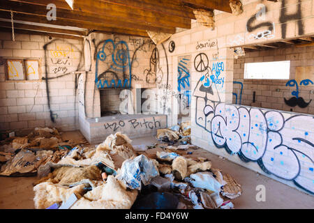 Ein verlassenes Haus in Bombay Beach, Kalifornien, am östlichen Ufer des Salton Meeres Stockfoto