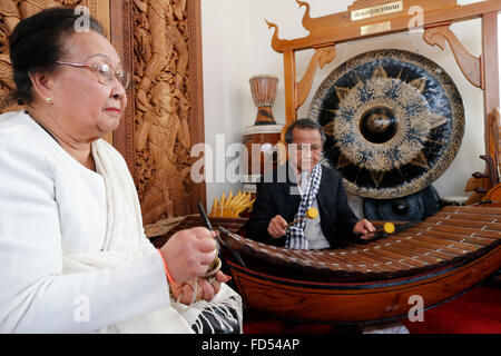 Wat Velouvanaram.  Laotische Volksmusik. Stockfoto