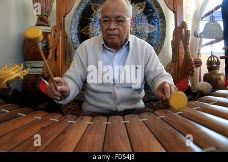 Wat Velouvanaram.  Laotische Volksmusik.  Xylophon Lanat. Stockfoto