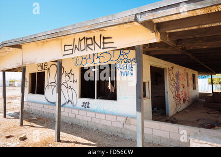 Ein verlassenes Haus in Bombay Beach, Kalifornien, am östlichen Ufer des Salton Meeres Stockfoto