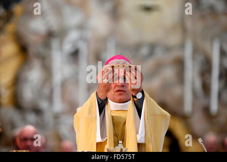 Kathedrale von Amiens. Feier der Eucharistie. Elevation Of The Host. Stockfoto