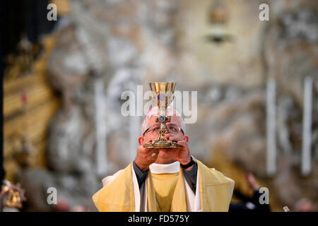 Kathedrale von Amiens. Feier der Eucharistie. Elevation Of The Host. Stockfoto