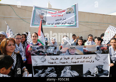 Demonstration in Ramallah am zehnten Jahrestag Arafatss Tod. Stockfoto