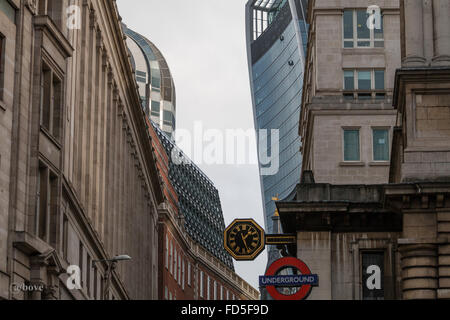 Fensterputzer am Walkie Talkie Gebäude Stockfoto