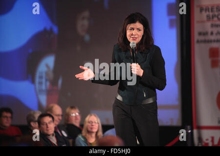 US-Senator Kelly Ayotte spricht zuerst in der Nation Rathaus gehostet von der Republikanischen Partei in New Hampshire 23. Januar 2016 in Nashua, New Hampshire. Stockfoto