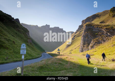 Winnats Pass in der Nähe von Mam Tor Derbyshire High Peak District, England Stockfoto