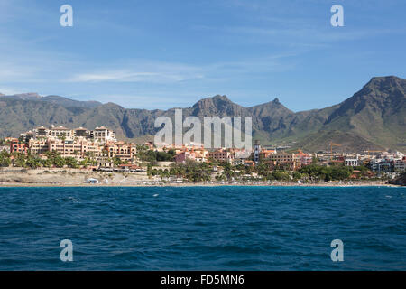 Hotels, Resorts und Mehrfamilienhäuser an der Costa Adeje in Teneriffa, Spanien. Das Gebiet befindet sich mehrere Luxushotels Stockfoto