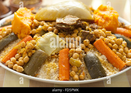 Marokkanischer Couscous Gericht hautnah Stockfoto