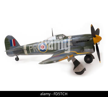 Hawker Typhoon Mk 1 b Flugzeuge des zweiten Weltkriegs, RAF Markierungen. 01:32 feine Maquette auf weißen Studio-Hintergrund. Stockfoto