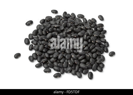 Getrocknete schwarze Schildkröte Bohnen auf weißem Hintergrund Stockfoto