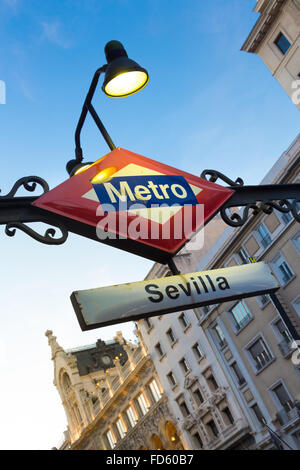 U-Bahnstation Zeichen in Madrid Spanien Stockfoto