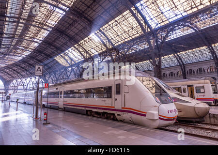 Estacion de Francia ist ein großer Bahnhof in der Stadt Barcelona, Spanien Stockfoto