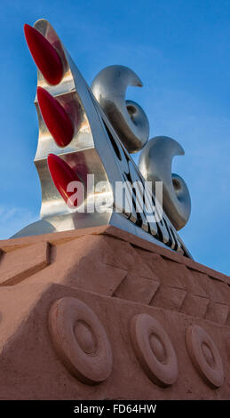 Route 66 Schild am Veranstaltungszentrum in Tucumcari, NM entlang der Route 66. Stockfoto