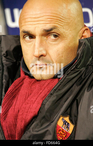 Head Coach von AS Roma Fußballmannschaft Luciano Spalletti blickt auf während der UEFA-Champions-League-Spiel gegen Dynamo Kyiv Stockfoto