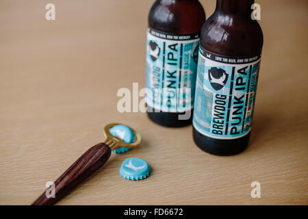 2 Flaschen Brewdog Punk ipa schottischen Craft Bier auf eine Tabelle oben/bar Stockfoto