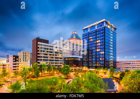 Greensboro, North Carolina, USA Innenstadt Park und die Skyline. Stockfoto