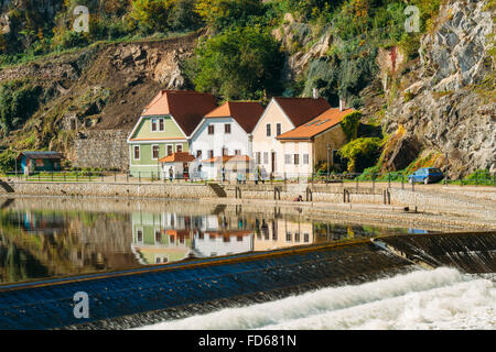 Alte Häuser in Cesky Krumlov, Tschechische Republik. Stockfoto