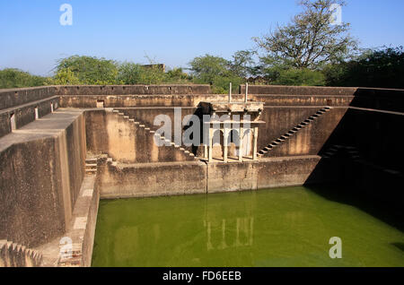 Stufenbrunnen im Taragarh Fort, Bundi, Rajasthan, Indien Stockfoto