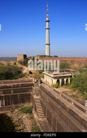 Stufenbrunnen im Taragarh Fort, Bundi, Rajasthan, Indien Stockfoto