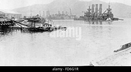 Versunkene Kriegsschiffe in der Bucht von Port Arthur 1904/1905 Stockfoto