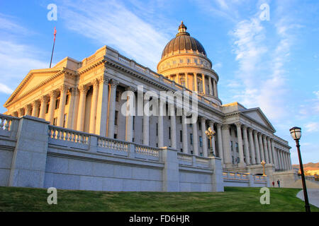 Utah State Capitol in Salt Lake City am Abend. Salt Lake City ist die Hauptstadt und die bevölkerungsreichste Stadt in Utah Stockfoto