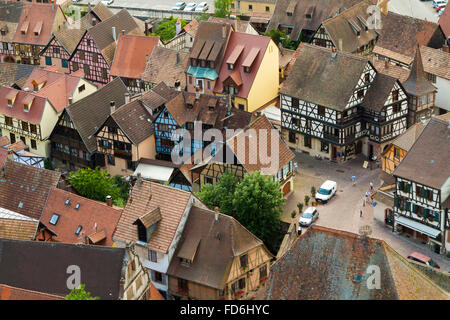 Anzeigen der Dorf von Kaysersberg aus Burg, Elsass, Weinstrasse Elsass Haut-Rhin-Frankreich Stockfoto