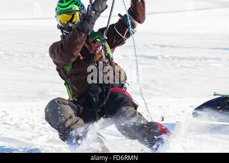 März 2015, Berlevåg, Norwegen: Wettbewerber zu Beginn des Varanger Arktis Kite Enduro. Stockfoto