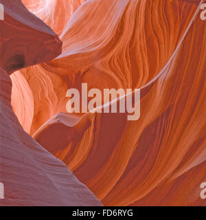 Sandstein Wellenformationen in unteren Antelope Canyon auf der Navajo-Indianer-Reservat in der Nähe von Page, arizona Stockfoto