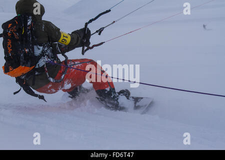 März 2015, Berlevåg, Norwegen: Wettbewerber zu Beginn des Varanger Arktis Kite Enduro. Stockfoto