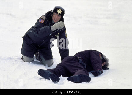 Fargo ist ein 1996 amerikanischen Neo-Noir schwarze Komödie Krimi geschrieben, produziert, bearbeitet und unter der Regie von Joel und Ethan Coen.  Dieses Foto ist nur zu redaktionellen Zwecken und unterliegen dem Copyright von der Filmgesellschaft und/oder der Fotograf von dem Film oder der Firma zugeordnet und kann nur durch Veröffentlichungen im Zusammenhang mit der Förderung der oben genannten Film reproduziert werden. Eine obligatorische Gutschrift auf die Filmgesellschaft ist erforderlich. Der Fotograf sollte auch angerechnet werden, wenn bekannt. Stockfoto