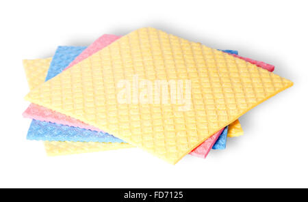Bunte Schwämme für Geschirrspülmittel isoliert auf weißem Hintergrund sind verstreut werden. Stockfoto