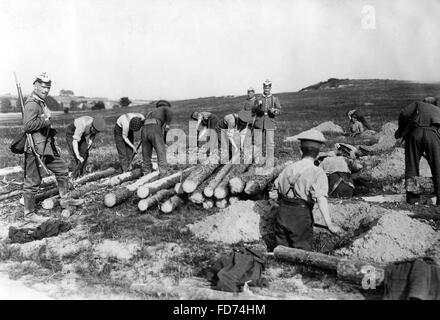 Englische Kriegsgefangene bei der Arbeit Stockfoto