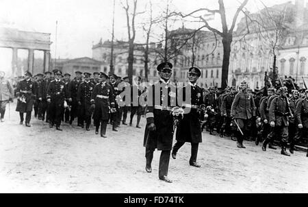 Empfang der Mannschaft von der SMS Wolf in Berlin, 1918 Stockfoto