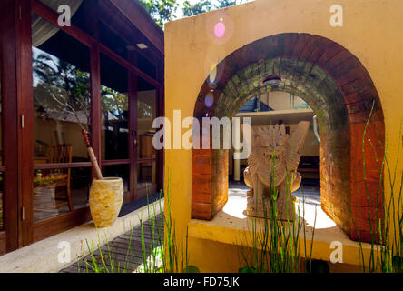 Haus-Altar in einem balinesischen Hotel, Tourismus, Reisen, Ubud, Bali, Indonesien, Asien Stockfoto