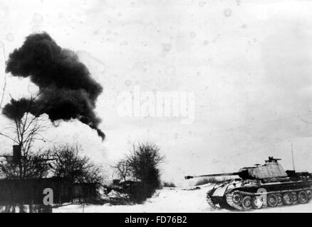 Deutsche Kampfpanzer in Szekesfehervar, 1945 Stockfoto