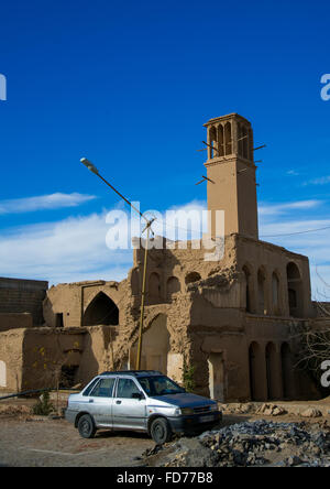 Windtürme, die als ein natürliches Kühlsystem iranische traditionelle Architektur, Ardakan County, Aqda, Iran Stockfoto