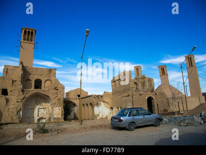 Windtürme, die als ein natürliches Kühlsystem iranische traditionelle Architektur, Ardakan County, Aqda, Iran Stockfoto