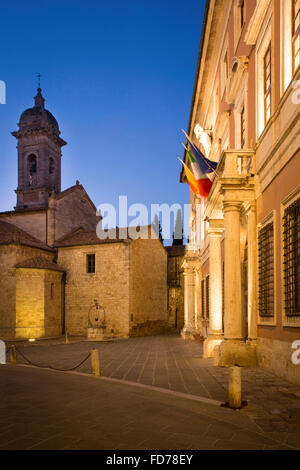 Twilght über Kirche Collegiata, San Quirico d ' Orcia, Toskana, Italien Stockfoto