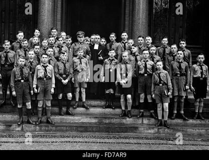 Konfirmanden in Hitler-Jugend einheitliche Stockfoto