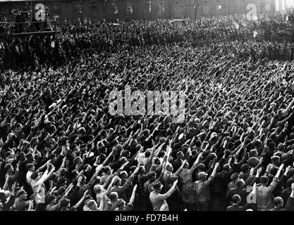 Adolf Hitler während des Wahlkampfes in Blohm & Voss, 1934 Stockfoto