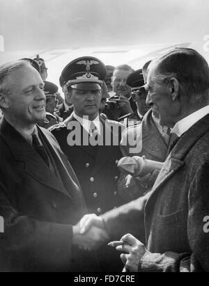 Neville Chamberlain verabschiedet sich von Joachim von Ribbentrop, 1938 Stockfoto