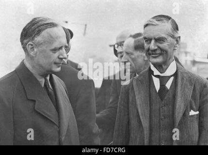 Ribbentrop, Chamberlain und Wilson auf dem Flugplatz Oberwiesenfeld, 1938 Stockfoto