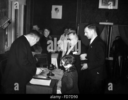 Blinder Abstimmung bei den Reichstagswahlen 1936 in Berlin Stockfoto