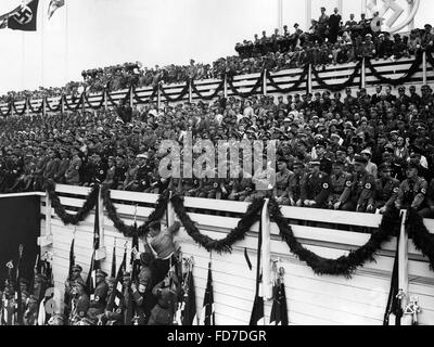 VIP stehen am Tag der Reichswehr auf dem Reichsparteitag 1934 Stockfoto