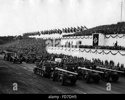 Schwere Artillerie am Tag der Wehrmacht während der Reichsparteitag, 1935 Stockfoto