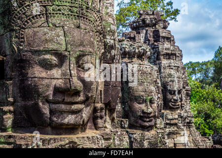 Buddhistische Gesichter auf alten Türmen am Bayon Tempel, Kambodscha. Stockfoto